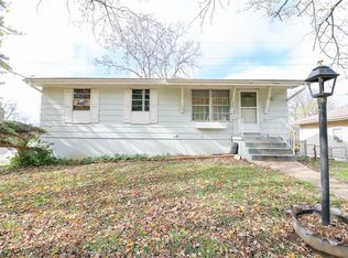 1222 S McHenry St, Independence, MO 64057