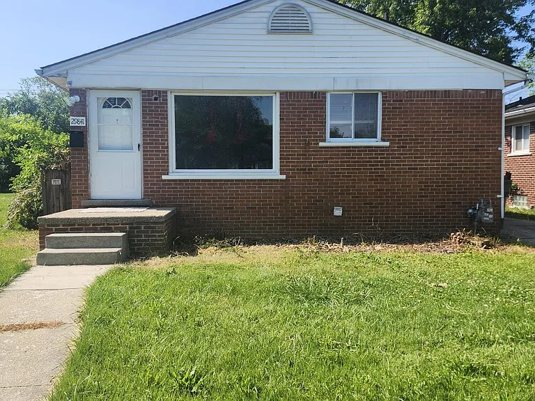 29841 Oakwood St — Photo 1