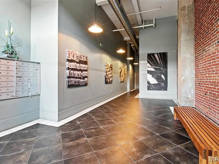 1627 Locust St #202 — Photo 8