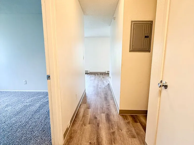Sunnyside Village Apartments — Photo 18