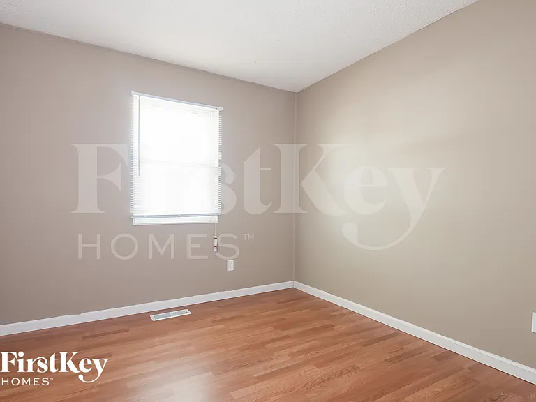 9553 Winkler Dr — Photo 14
