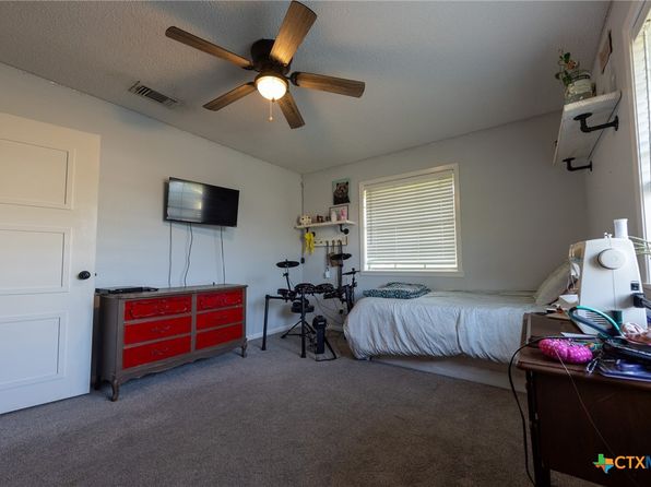 108 Elaine St, Victoria, TX 77904