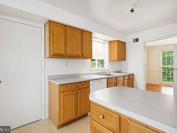 5th image of 9004 Paddock Ln