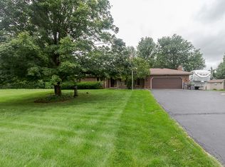 9N952 Tributary Ln, Elgin, IL 60124