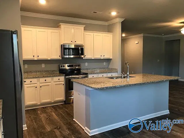 4 bed, 2.0 bath, 2137 sqft, $2,000 — Photo 3