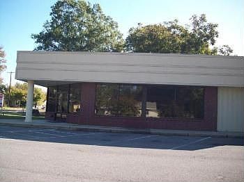 1st image of 700 E Parkway Dr