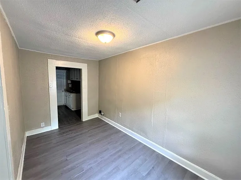 2673 Midland Ave — Photo 6