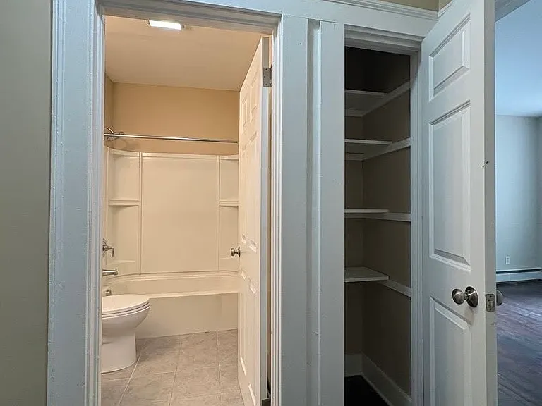 126 Oak St #4 — Photo 6