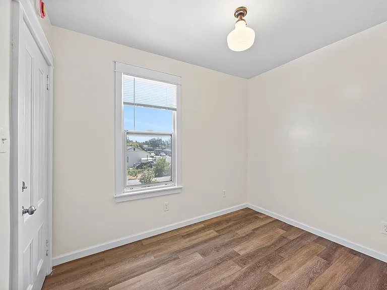 35 North St #B — Photo 11