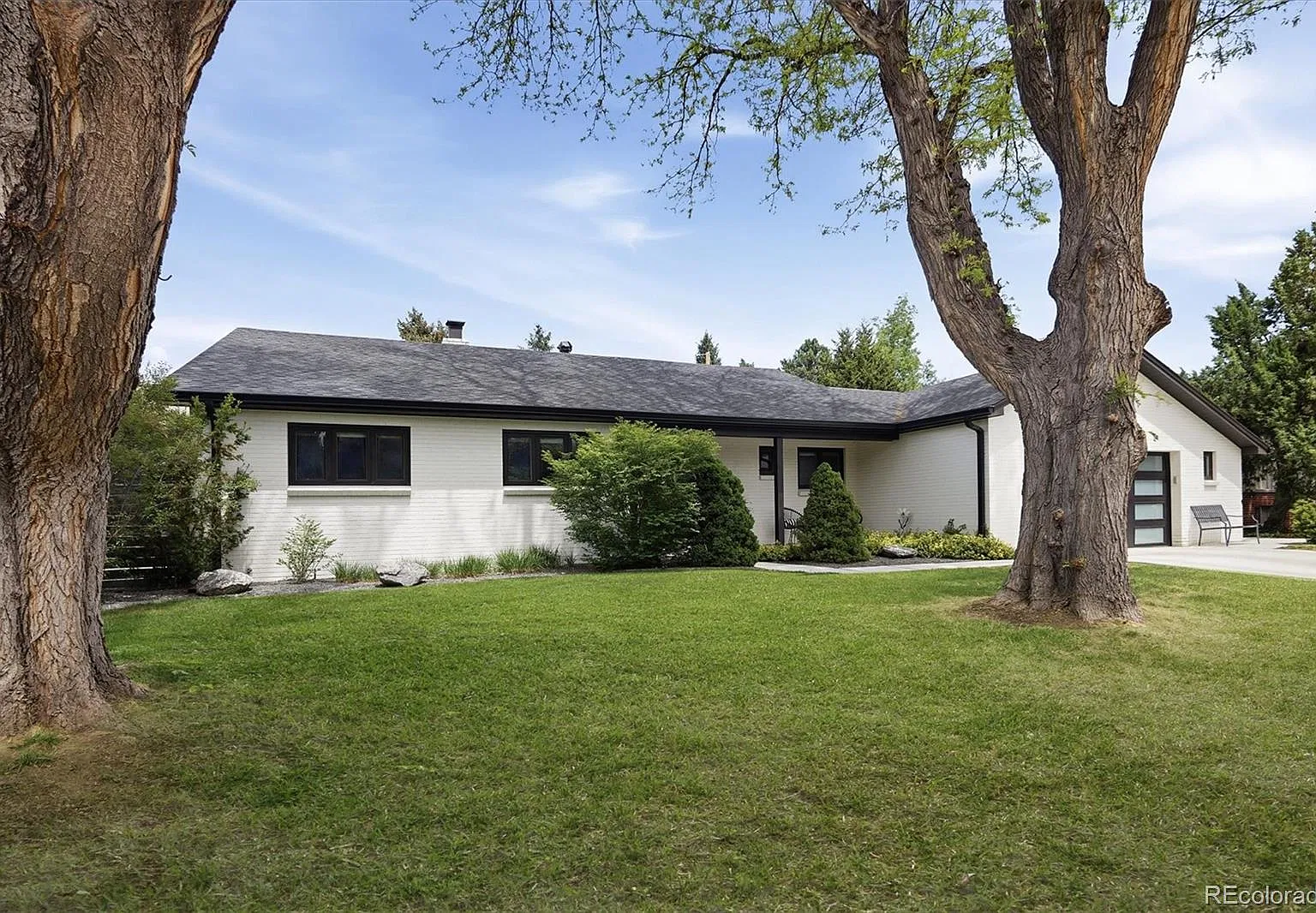 3 bed, 2.5 bath, 2609 sqft, $5,900 — Photo 3