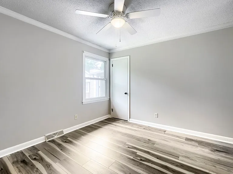 221 Eden Cir — Photo 15