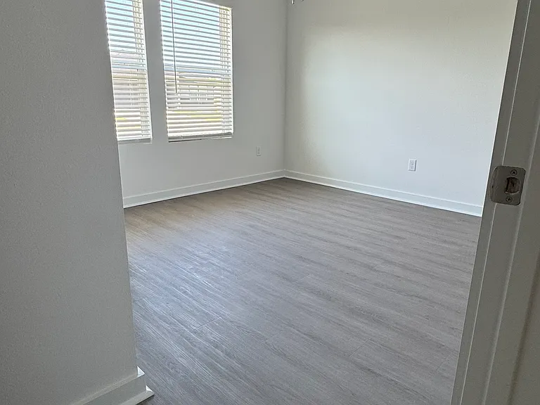 4332 Sloan Dr — Photo 11