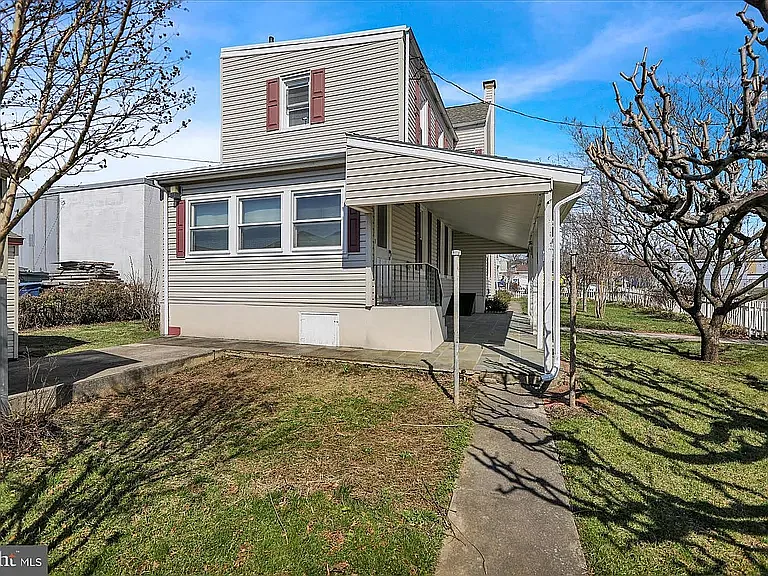 4 bed, 2.5 bath, 1900 sqft, $2,000 — Photo 4