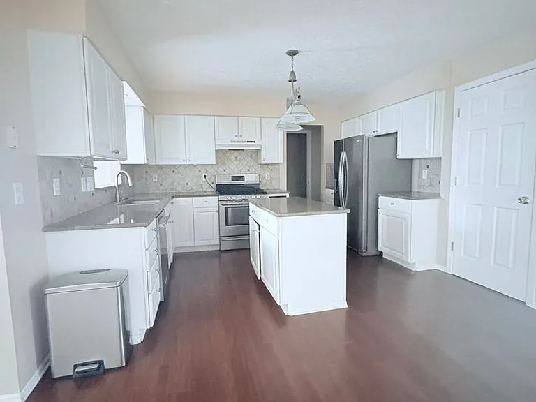 7735 Royal Park Dr — Photo 2