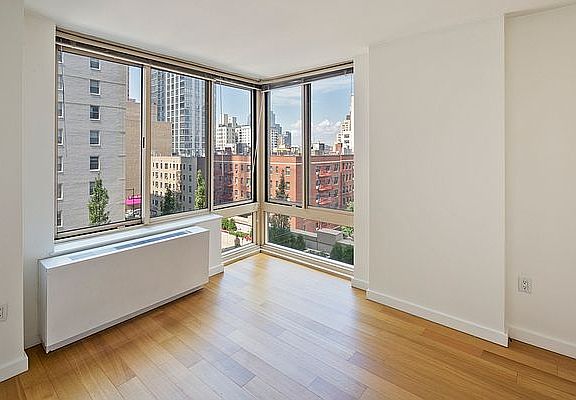 3rd image of 260 W 54th St APT 19G