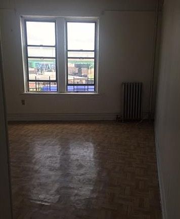 4th image of 1027 Leggett Ave APT 2D