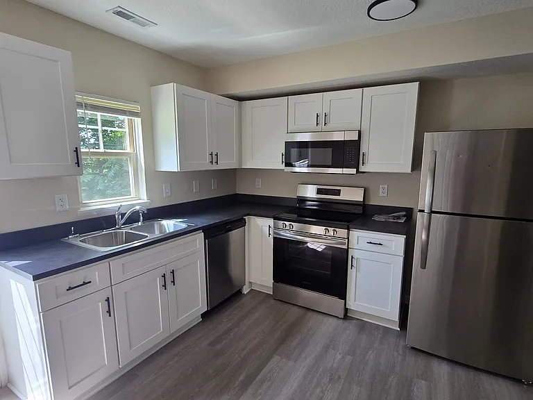 214 Laverne Dr #A — Photo 6