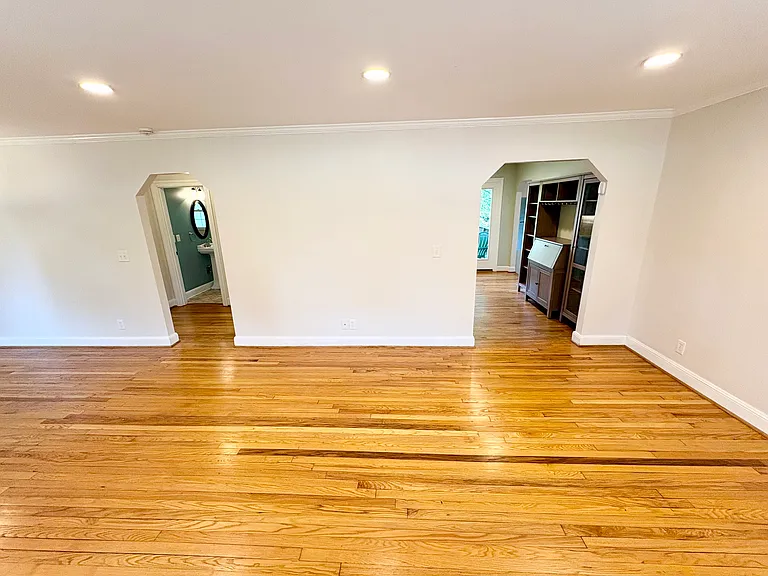1233 Plymouth Ave — Photo 7