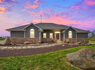 1692 Linn Grove Rd, Mount Vernon, IA 52314