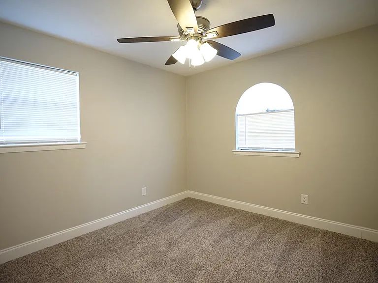 619 Todd Ct — Photo 10