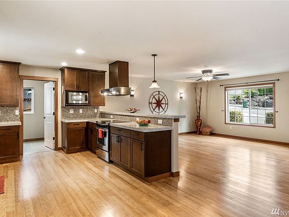 4th image of 86 NW Glade Ct