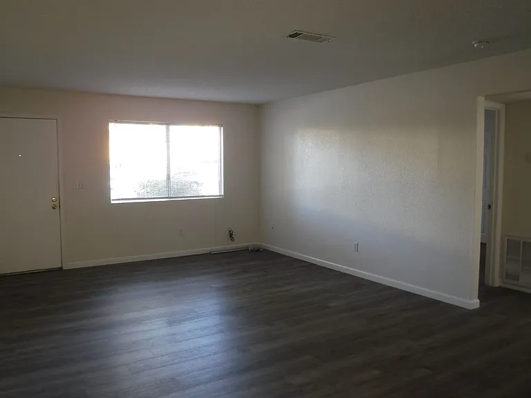 1631 Bramble Pl — Photo 2
