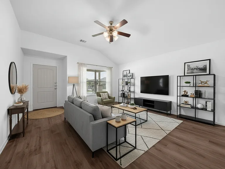 113 Brookline Dr — Photo 2