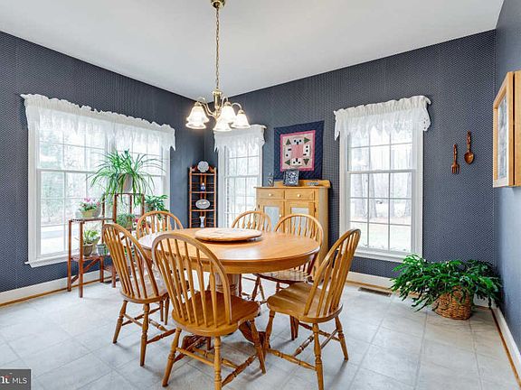 4th image of 8 Caval Cade Ln