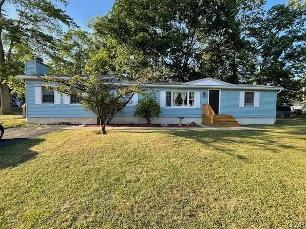 338 W West St, Wind Gap, PA 18091