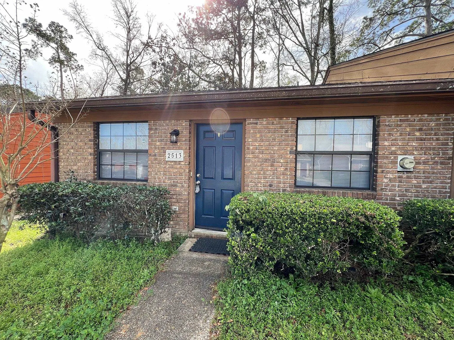 2 bed, 1.5 bath, 836 sqft, $1,325 — Photo 2