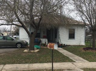 117 W Garden St, Uvalde, TX 78801