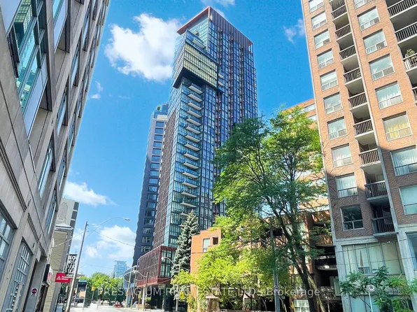 32 Davenport Rd Unit 2405, Toronto, ON M5R 0B5