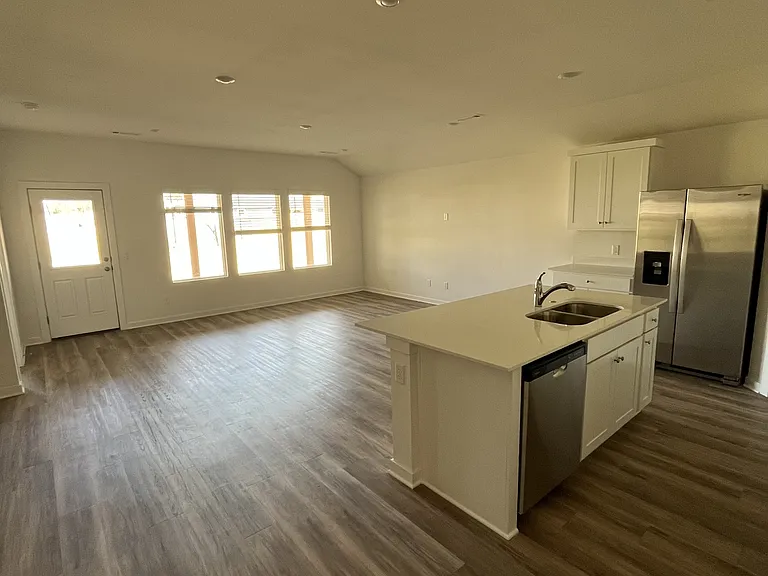 525 Arizona St — Photo 3