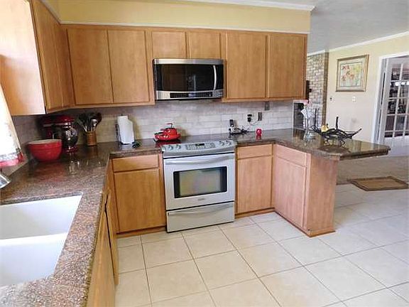 3rd image of 503 Magnolia Dr