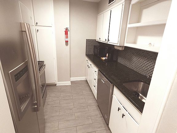 5th image of 300 Peachtree St NE APT 23F