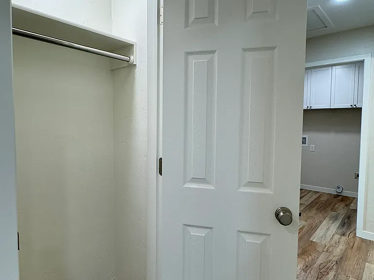 1442 E Broadway St — Photo 48
