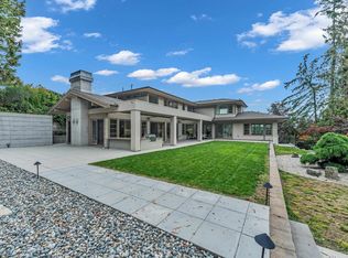 565 Robin Hood Rd, West Vancouver, BC V7S 1T4