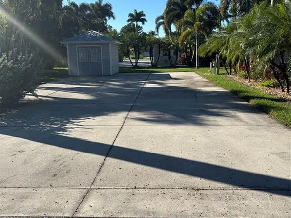 10130 SUNNYWOOD CT, FORT MYERS, FL 33905