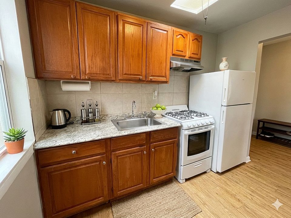 1st image of 420 W Ruscomb St Floor 3