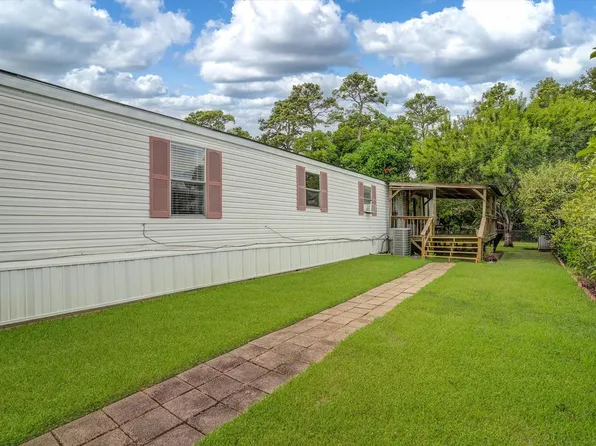 10007 Cedar Landing Dr, Baytown, TX 77521