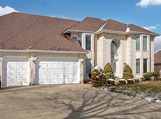 920 Naples Ln, Woodridge, IL