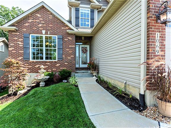 4th image of 1069 Remington Dr