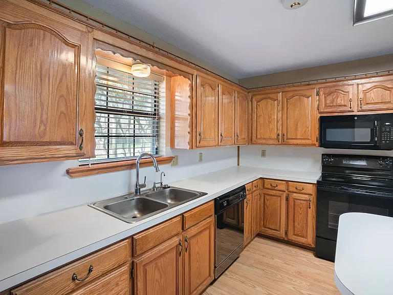 300 E Short St — Photo 12