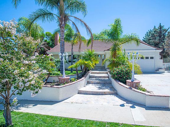 3rd image of 1708 E Calle Artigas