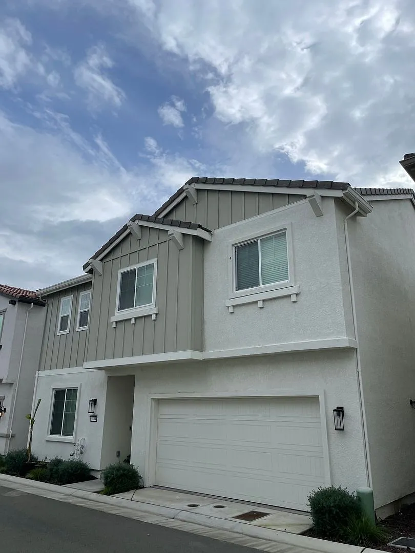 1654 Pagoda Ln photo 1