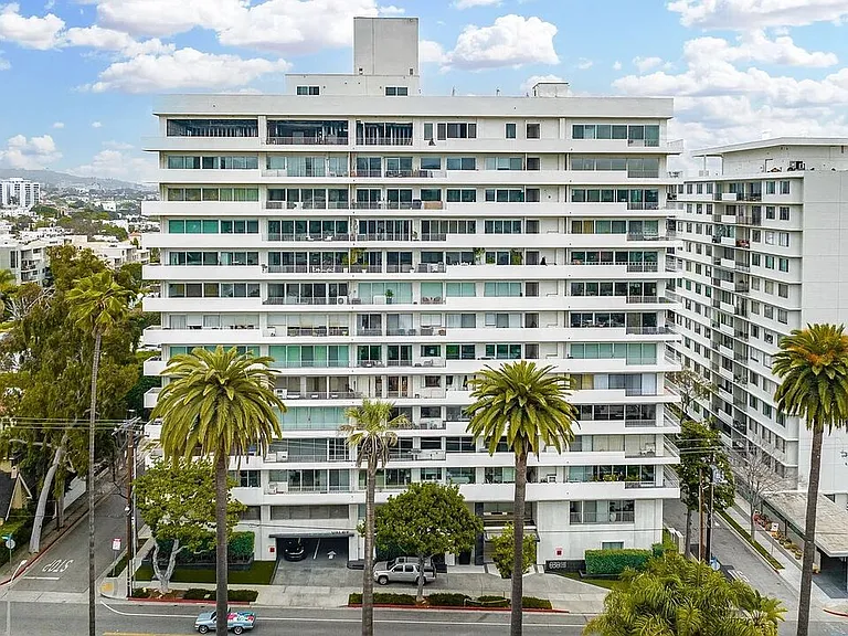 838 N Doheny Dr #402 — Photo 22