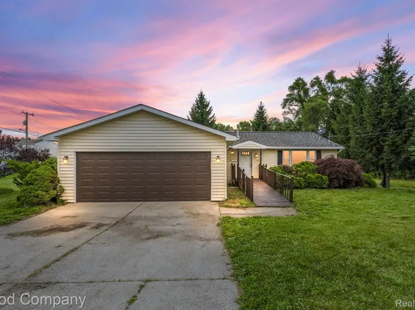 1255 Amos St, Pontiac, MI 48342
