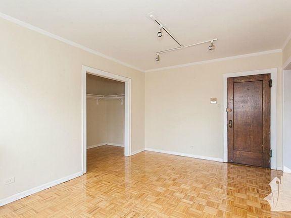 4th image of 739 W Belmont Ave APT 116