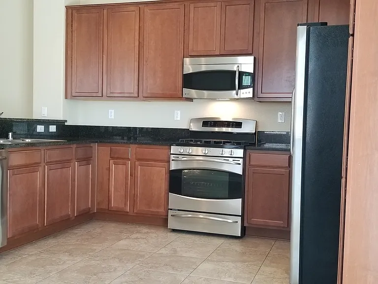 2160 Overland Park Dr — Photo 6