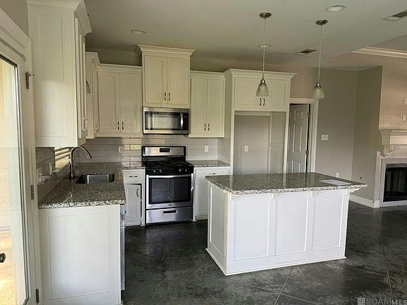 3rd image of 4162 Pasadena Dr